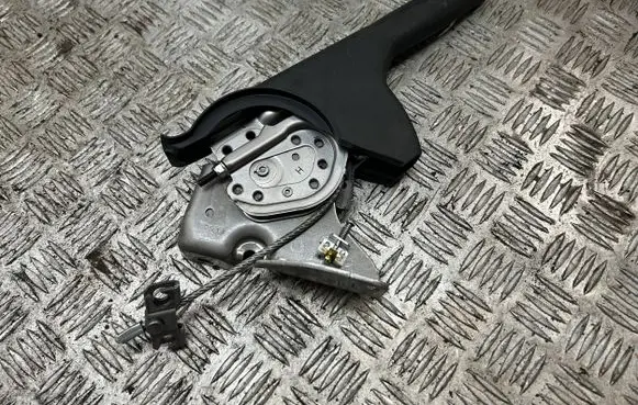 Suzuki Swift III Hand brake release handle 