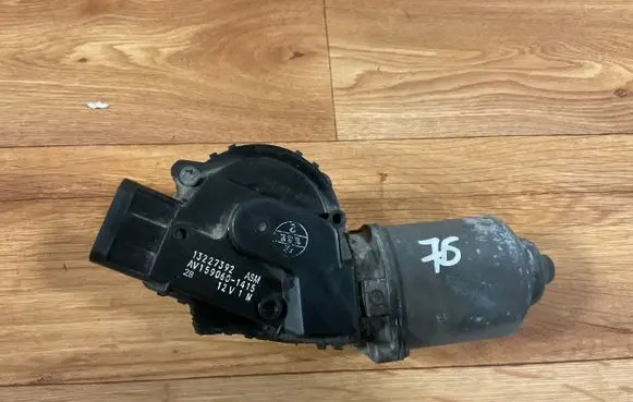 Opel Insignia A Wiper motor 13227392 AV1590601415