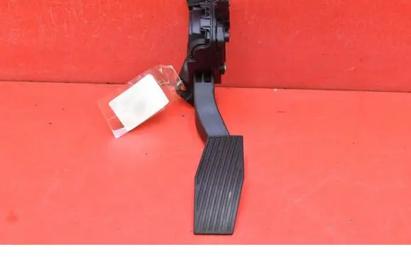 Opel Insignia A Accelerator throttle pedal 13237352BG