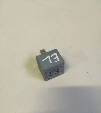 Volkswagen PASSAT B5.5 Other relay 141951253B