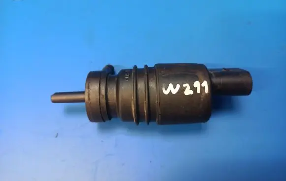 Mercedes-Benz E W211 Windscreen/windshield washer pump