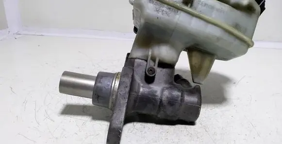 Master brake cylinder