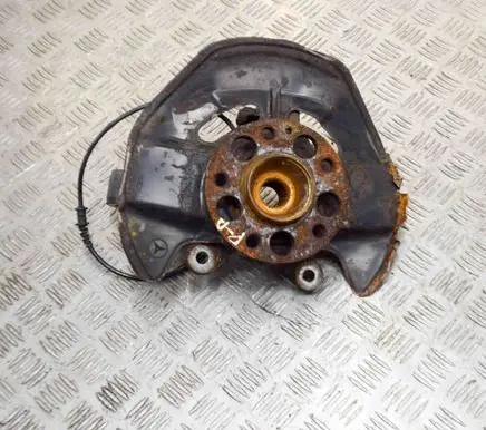 Mercedes-Benz B W245 Front wheel hub A1695400417