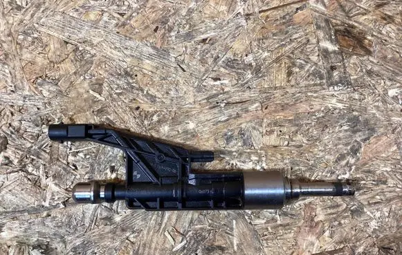 BMW X4 G02 Fuel injector 0261500539