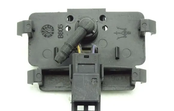 Maserati Quattroporte Windshield washer spray nozzle 