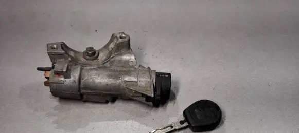 Volkswagen PASSAT B5 Ignition lock 4B0905851A