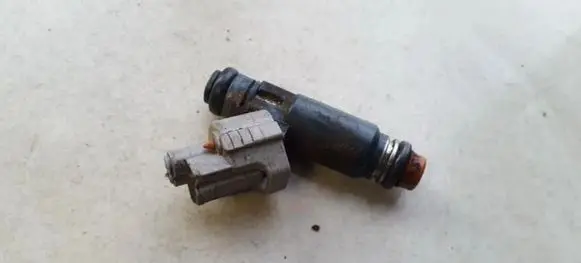 Nissan X-Trail T30 Fuel injector 2244390 102244390