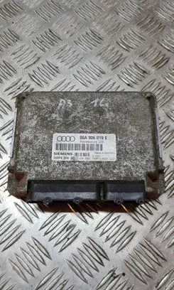 Skoda Octavia Mk1 (1U) Engine control unit/module 06A906019B 5WP432403