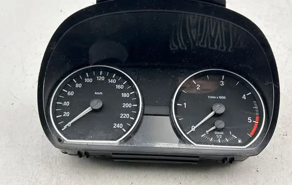 Speedometer (instrument cluster)
