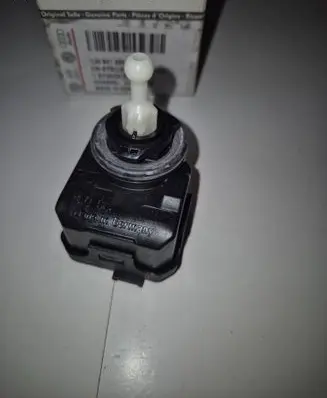 Volkswagen PASSAT B5 Headlight level adjustment motor 1J0941295C 04102005