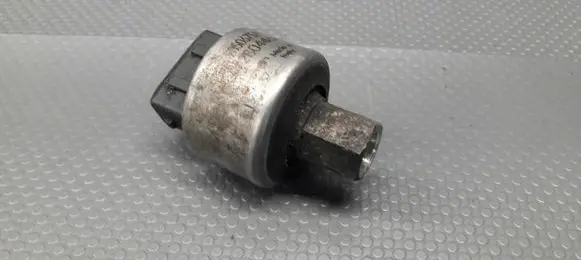 Opel Vectra B Air conditioning (A/C) pressure sensor 90506751