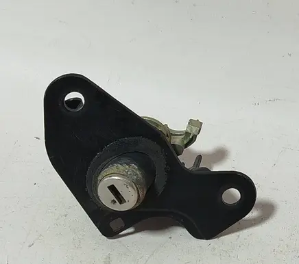 Volkswagen Jetta V Tailgate exterior lock 1t0827573