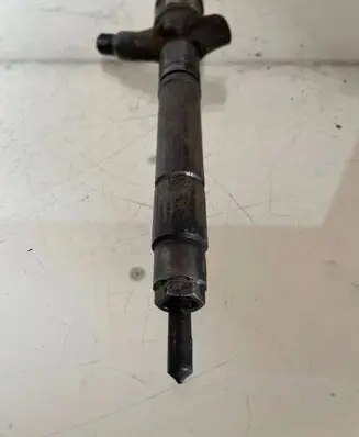 Toyota Corolla Verso AR10 Fuel injector 236700R050