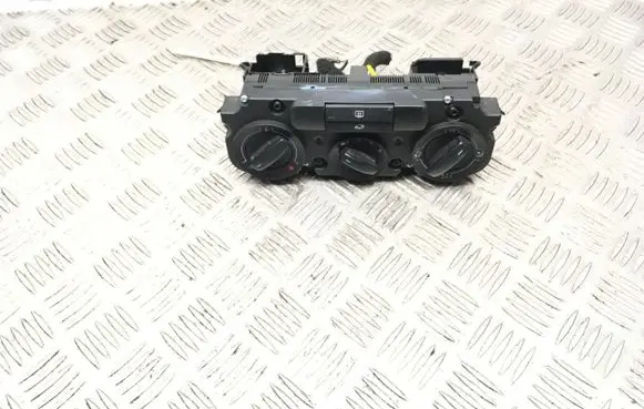 Volkswagen Golf V Climate control unit 74321370 537011