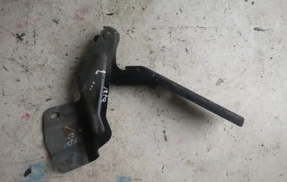 Volkswagen Jetta VI Engine bonnet/hood hinges 5C6823302
