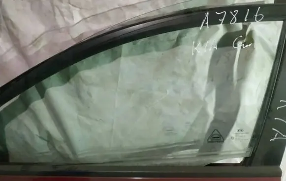 KIA Ceed Front door window glass four-door