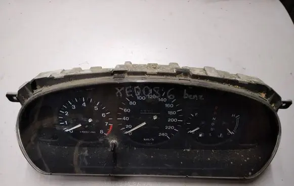Mazda Xedos 6 Speedometer (instrument cluster) CA40A