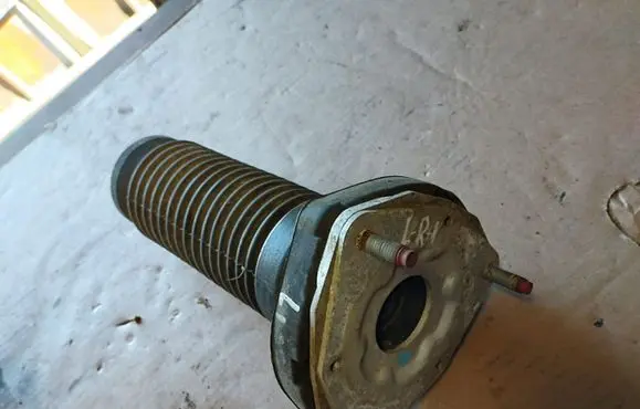 Infiniti G37 Coil spring mount 
