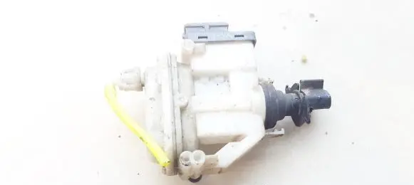 Volkswagen PASSAT B4 Central locking vacuum pump 3a0862153b