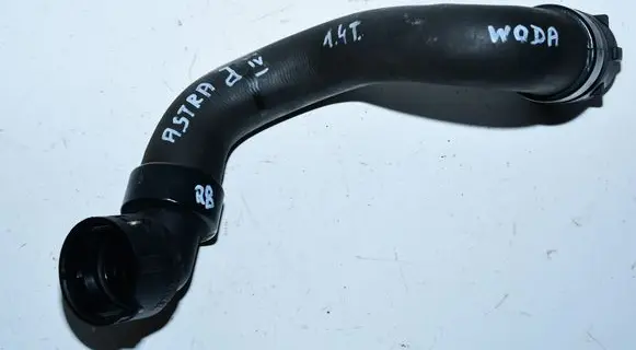 Engine coolant pipe/hose