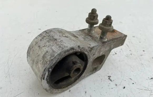 Toyota Corolla E90 Engine mount bracket