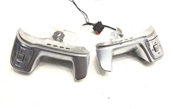Steering wheel buttons/switches