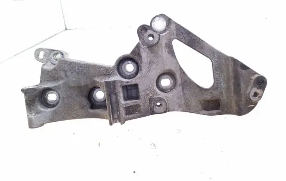 Renault Megane II Power steering pump mounting bracket 8200170062