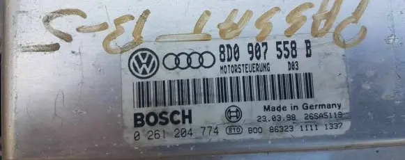 Volkswagen PASSAT B5 Engine control unit/module 8D0907558B 26SA5119 0261204774