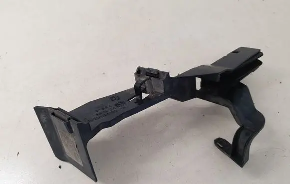 Rear door exterior handle/bracket
