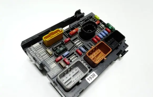Peugeot Partner Fuse module 9664706280 11103131