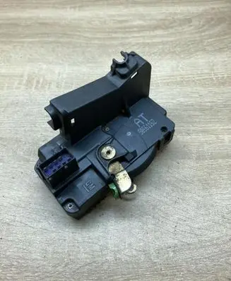 Opel Zafira A Front door lock 90561152