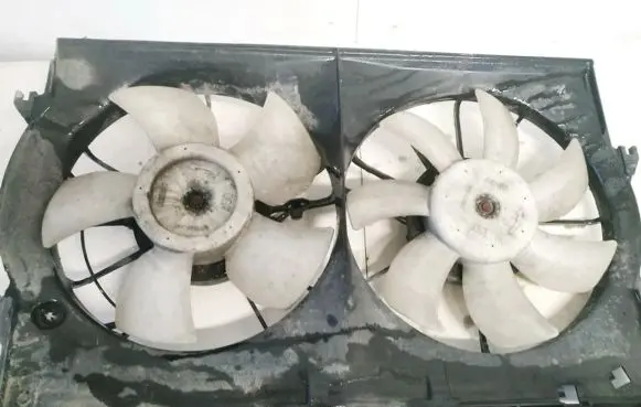 Toyota Corolla Verso E121 Radiator cooling fan shroud