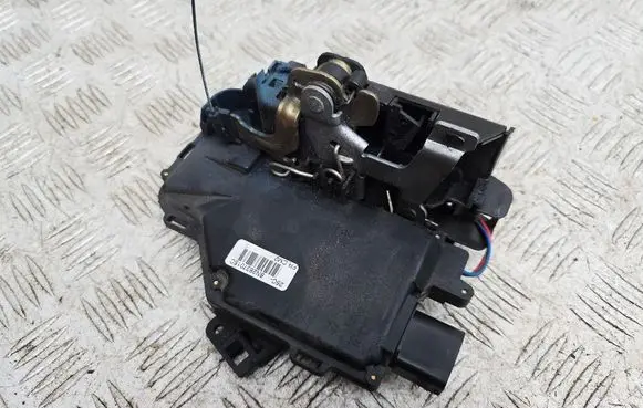 Audi TT Mk1 Front door lock 8N2837015C