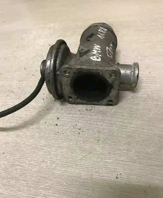 BMW 1 E81 E87 EGR valve 70051200