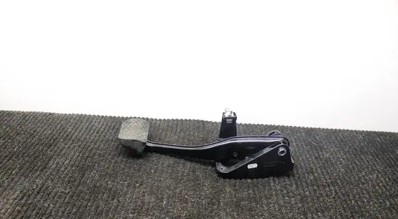 Mercedes-Benz CLA C117 X117 W117 Brake pedal A2462900501