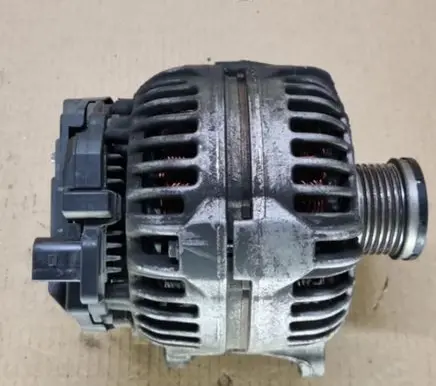 Volkswagen Golf Plus Generator/alternator 0124525201 03F903023D