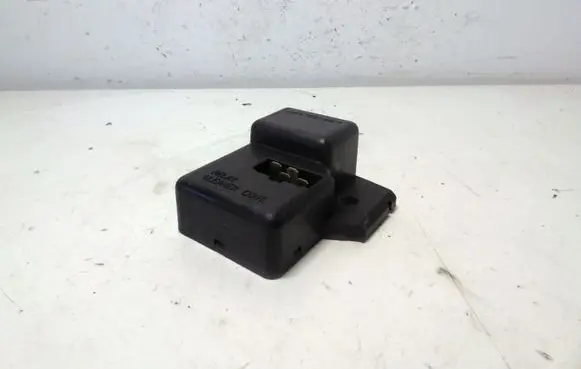 Subaru Forester SF Window wiper relay 3300120517