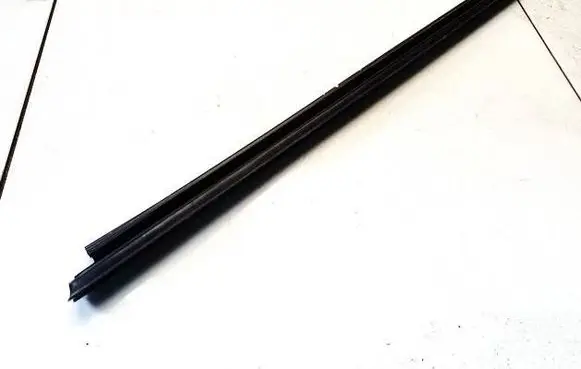 Jeep Grand Cherokee (WK) Front door glass trim molding