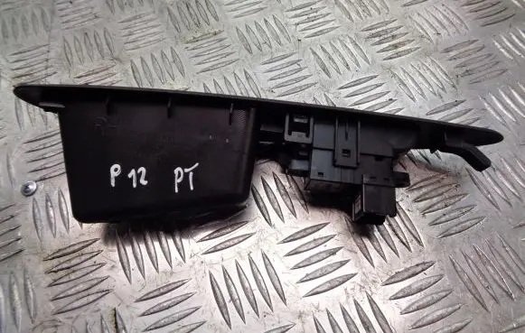 Nissan Primera Quarter vent window switch 