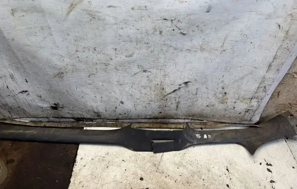 Volkswagen Golf V Front sill trim cover 1K5853372