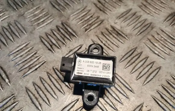 Mercedes-Benz S W221 Airbag deployment crash/impact sensor 0038201926 A0038201926