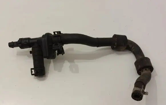 Volkswagen Caddy Fuel line pipe 5N0130307J 03L919824C
