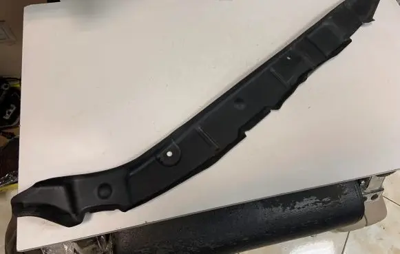 Audi Q7 4M Fender end trim 4M0821111