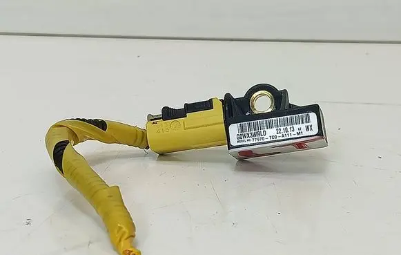 Honda Accord Airbag deployment crash/impact sensor 221013 77970TC0A111M1