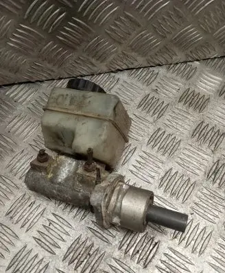 Master brake cylinder
