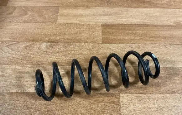 Volkswagen Golf V Rear coil spring