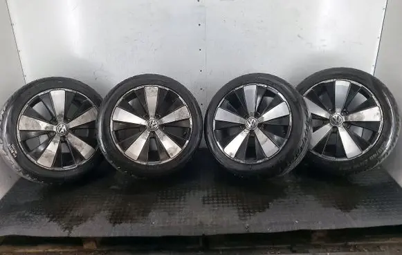 Volkswagen Beetle A5 R18 alloy rim 