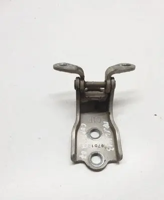 Chevrolet Captiva Front door lower hinge 