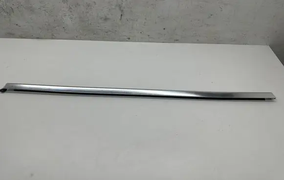 Porsche Macan (95B) Rear door trim (molding) 