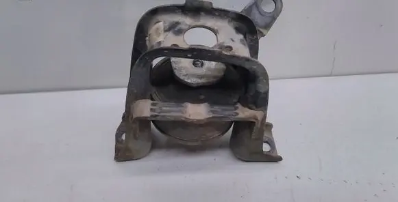 Toyota Corolla Verso E121 Engine mount bracket